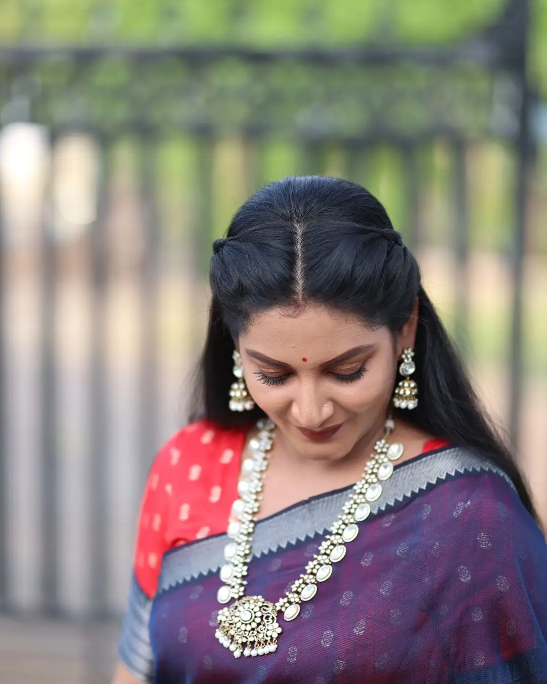 ETV ACTRESS PALLAVI RAMISETTY IN BLUE SAREE RED BLOUSE 3